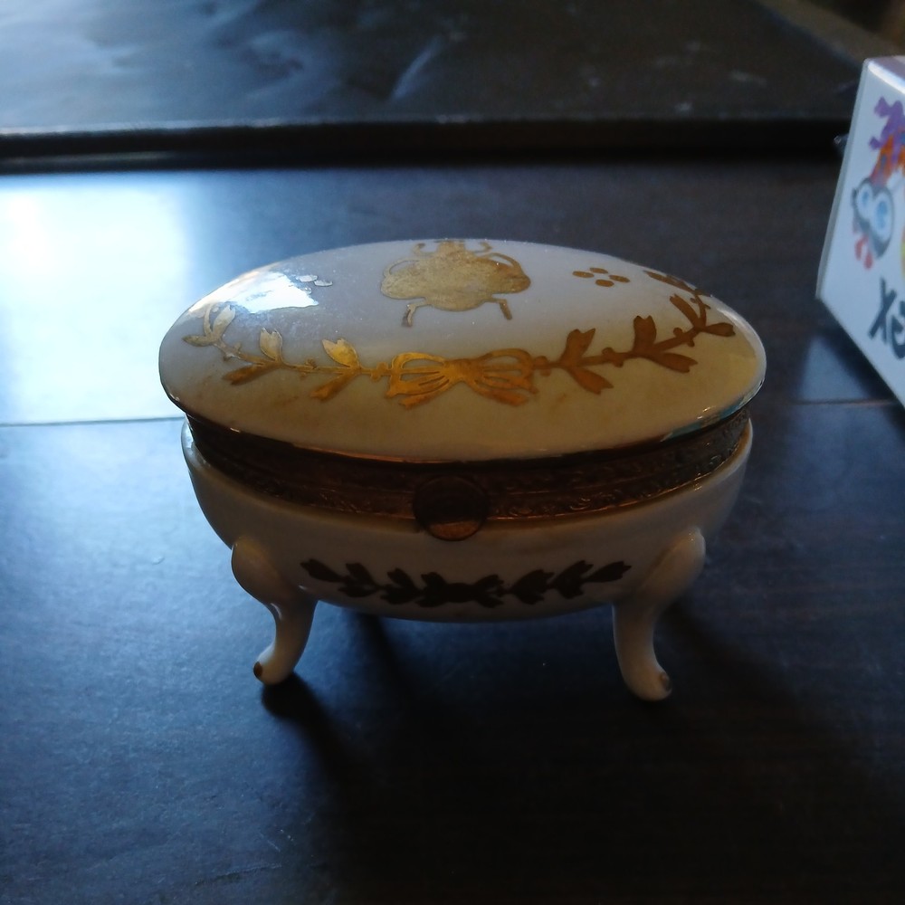 Vintage Hand Painted Porcelain NAPOLEONIC Bee ARNART Footed Trinket Box ska