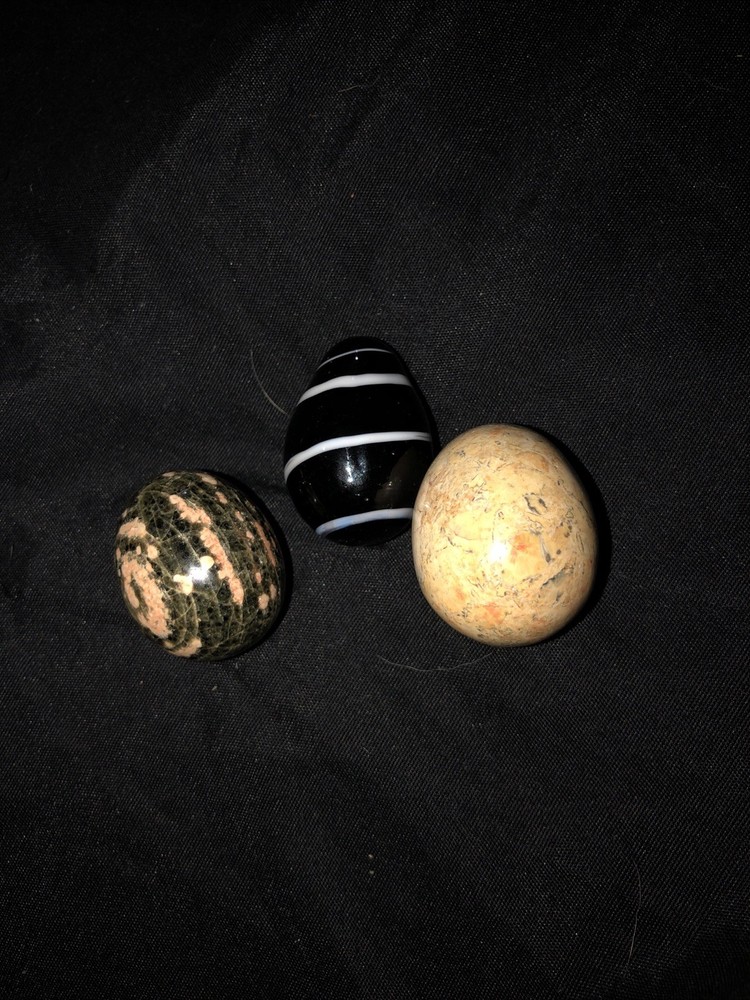 Spears like eggs made of Jasper￼