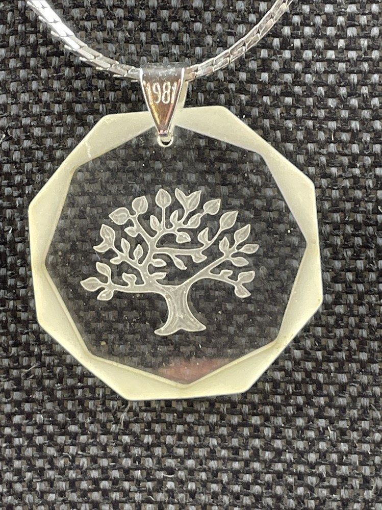 TREE OF LIFE pendant Necklace 24″ chain etched intaglio AVON Vtg Lucite