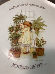 Holly Hobbie Commemorative Edition Mothers Day Porcelain Plate 1975 Japan 10″