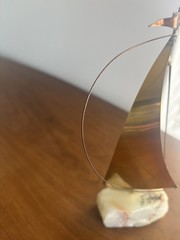 SIGNED DEMOTT NAUTICAL SAILBOAT SCULPTURE CALIFORNIA USA ONYX BRASS-8.5”