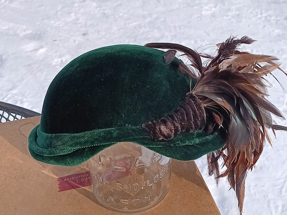 Antique Edwardian Green Velvet With Peacock Feathers Women’s Hat