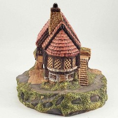 Vintage Hand Made ceramic Painted Cottage Home Decor David Winter (?)