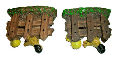 VINTAGE UNBRANDED TWO (2) CERAMIC FARM ROOSTER FENCE KNICK-KNACKS – VG – READ