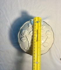 Unbranded Porcelain Floral Design Trinket With Lid Ivory With Gold Tone Trim 4″D