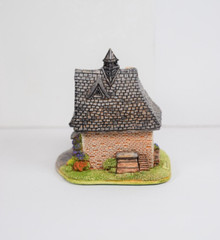 Lilliput Lane School Friends L2838. Mint in its original box with a deed.