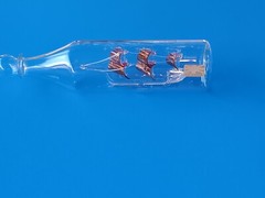 VTG MAYFLOWER GLASS WITH SMALL SHIP INSIDE A BOTTLE BRITAIN