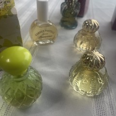 Vintage Avon Mini Perfume Lot Bottles Box Foxfire Hawaiian White Ginger Primrose