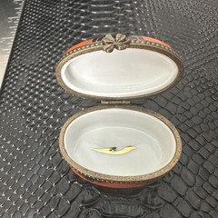 French Limoges Classic Oval Trinket Box Peint Main Hand Painted 4 Leaf Clover