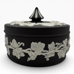 WEDGWOOD Black Jasperware 5″ Round Grapevine TRINKET BOX England UK Grape Leaf