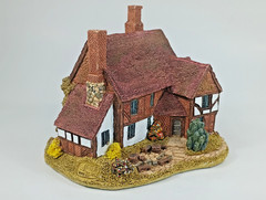 Vintage 1988 Lilliput Lane Crown Inn, Handmade in Cumbria United Kingdom.
