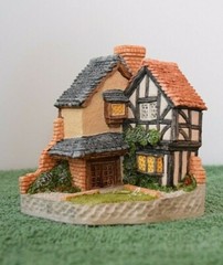 David Winter Collectibles 15 Lawnside Road. In original box.