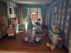 VTG 1991 Enesco Victorian Vignette Animated Action Musical Working Doll House