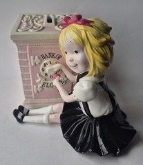 DEPT 56 THE STORYBOOK COLLECTION 2001 CLASSIC ELOISE BANK PINK & MOVIE . . .READ