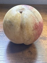 VINTAGE ALABASTER STONE FRUIT PEACH Nice Colors Veins Heavy Early