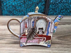 VTG Enameled Miniature Teapot Cat Looking in Mirror Unbranded Blue WHIMSICAL