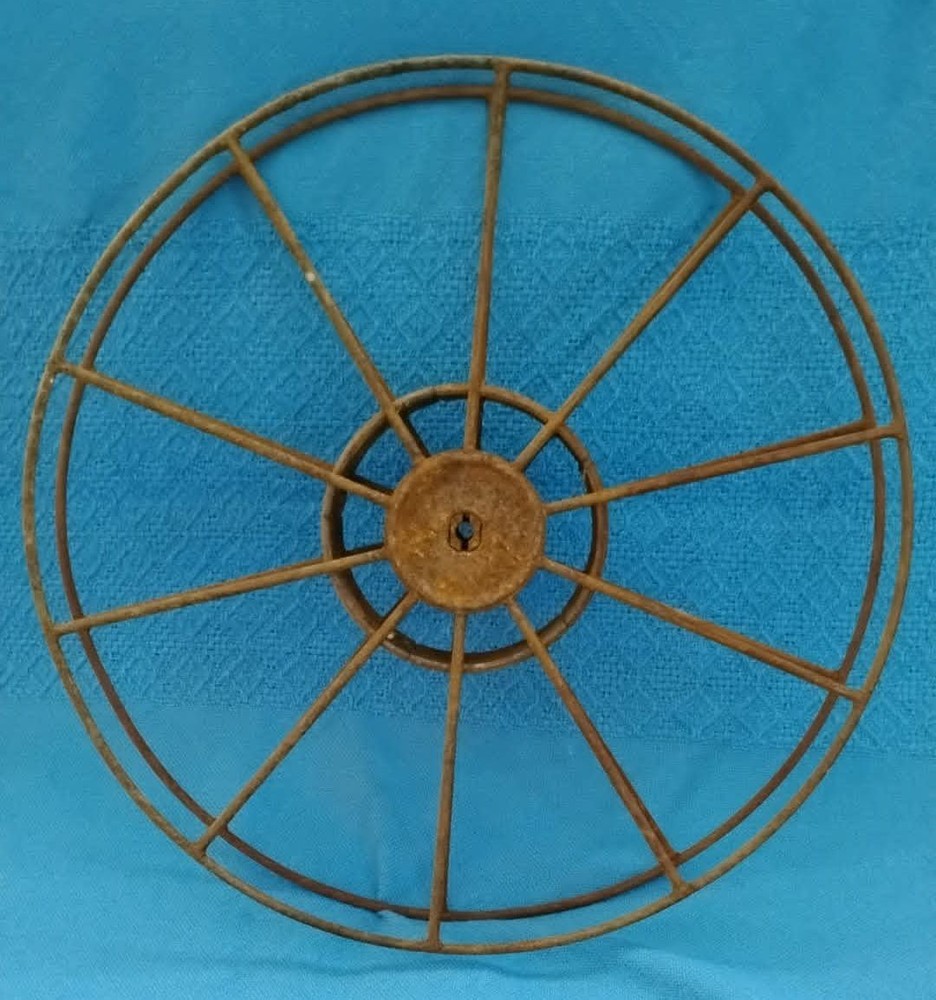 Vintage Empty 15″ Film Reel for 16mm or 35mm Steel, Rusty Patina, Rustic Decor