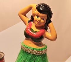 1980s HULA GIRL NODDER vtg dashboard bobblehead hawaiian spring dancer lei skirt