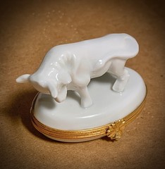 France Limoges White Bull Trinket Box Peint Main Authentic Limoge